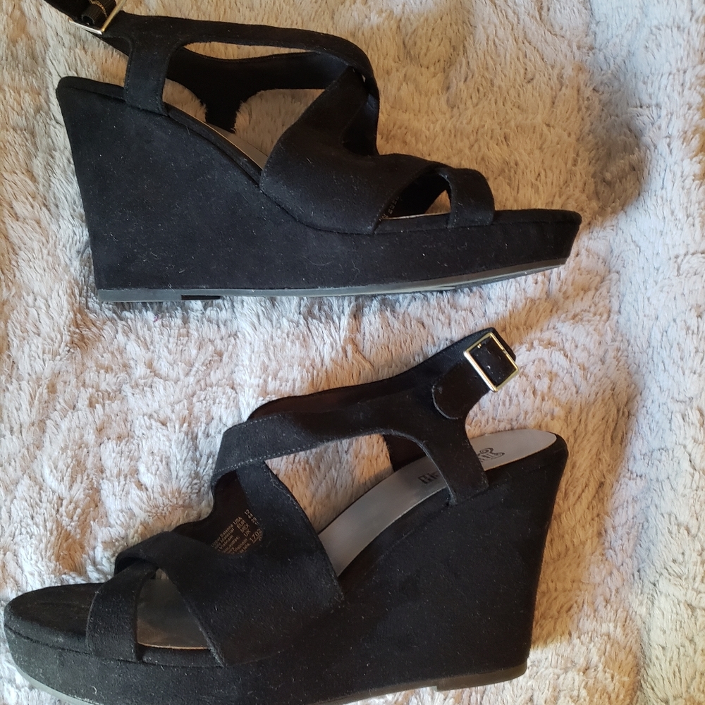 Brash strappy platform sandal size 12M